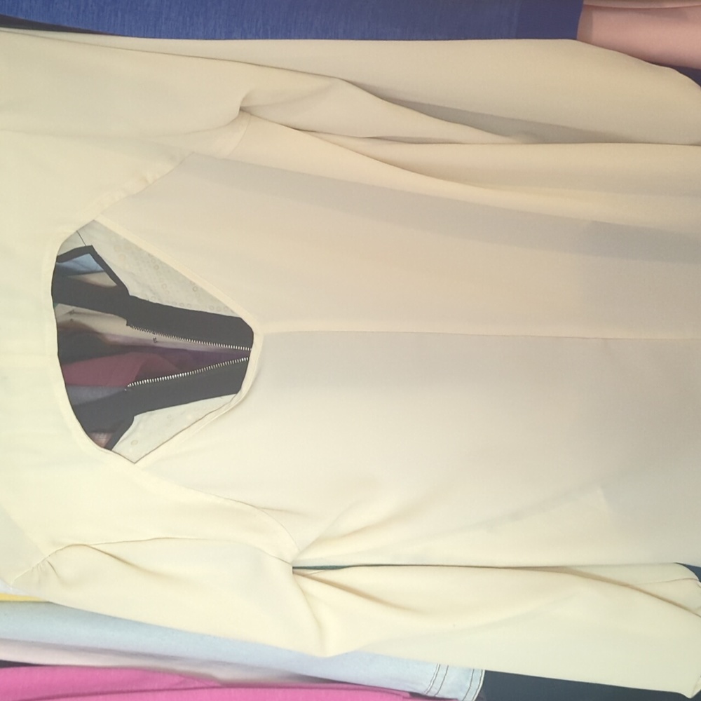 Blouse - Picture 2 of 3